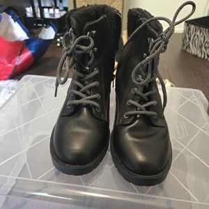 Penningtons boots size 7 wide